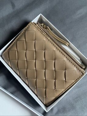 Woven Zip Card Wallet in Taupe